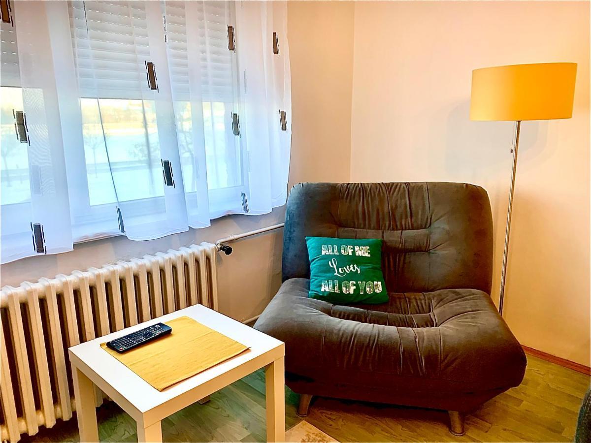 Apartman Danube Lägenhet Novi Sad Exteriör bild